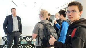 Nordnetin sijoitusstrategi Martin Paasi vastaa KSYK:n opiskelijoiden kysymyksiin.