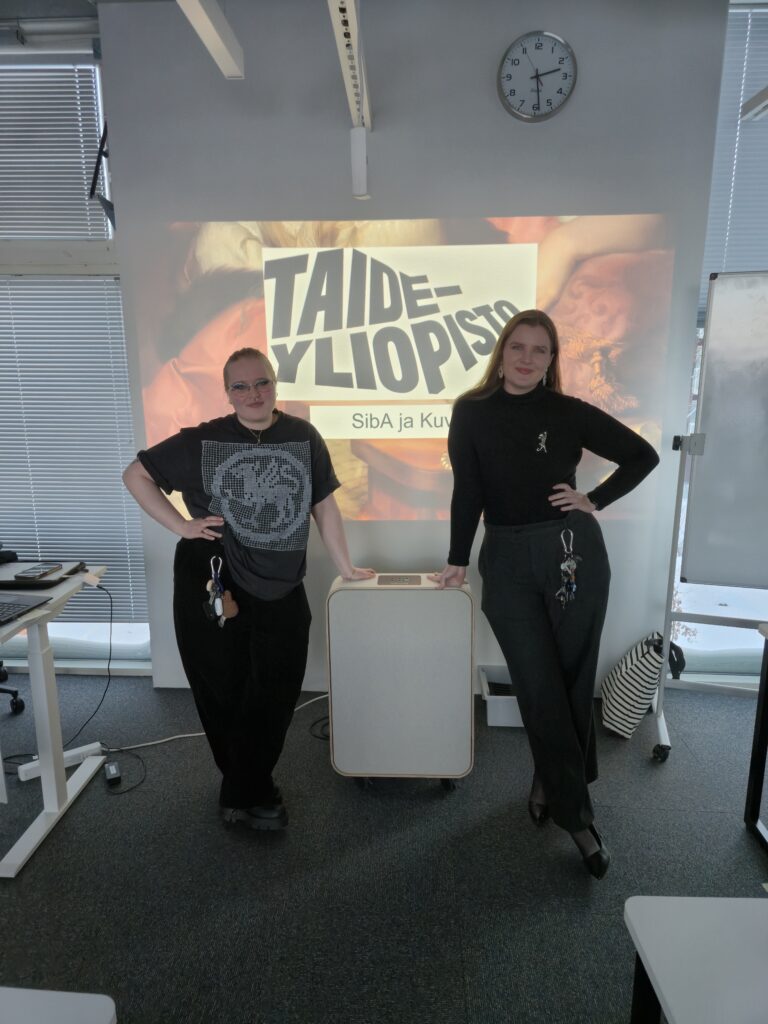 Jatko-opintoiltapäivän puhujia, KSYK-alumneja.