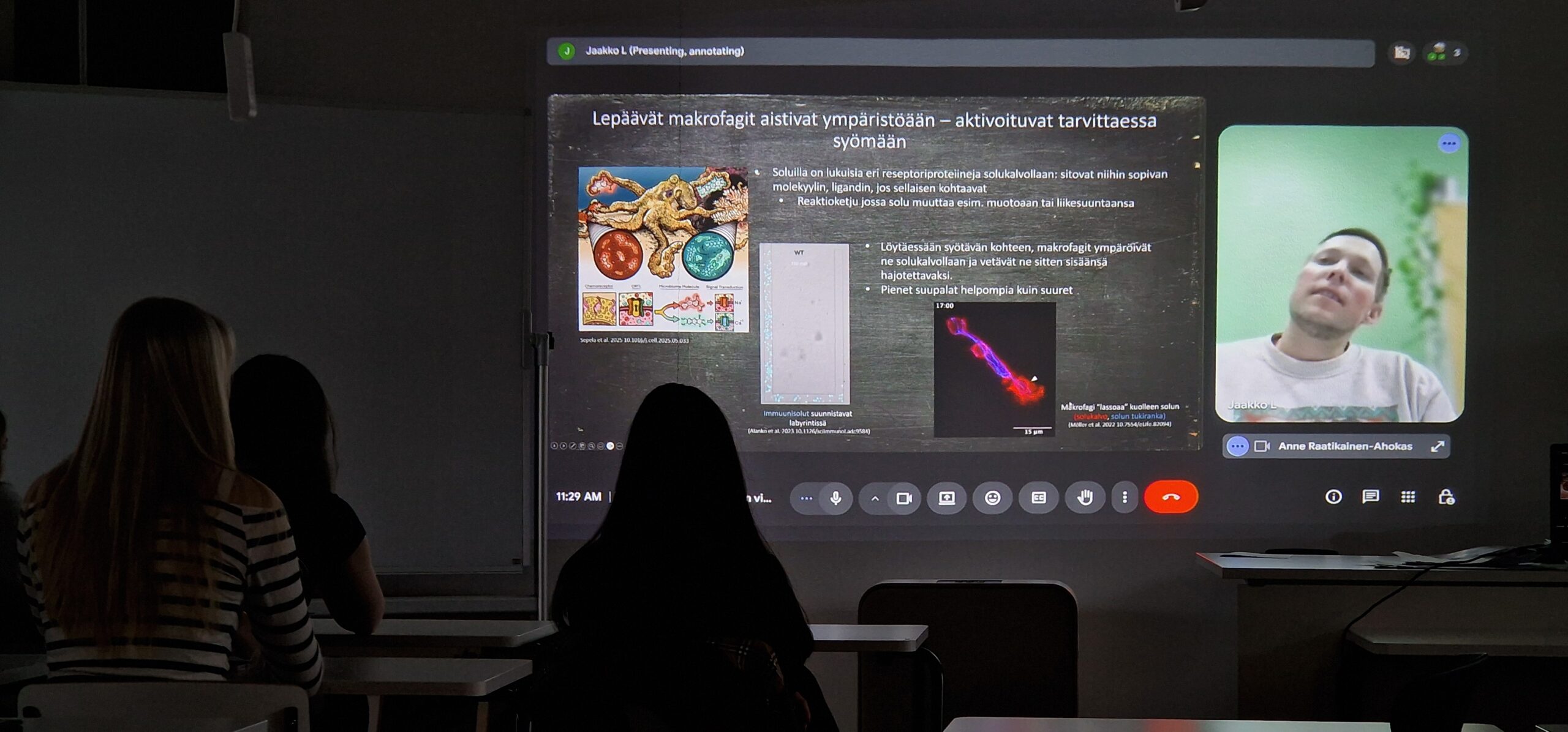 Tutkija Jaakko Lehtimäki Turun yliopistosta vieraili lukion Ihmisen biologian -kurssilla