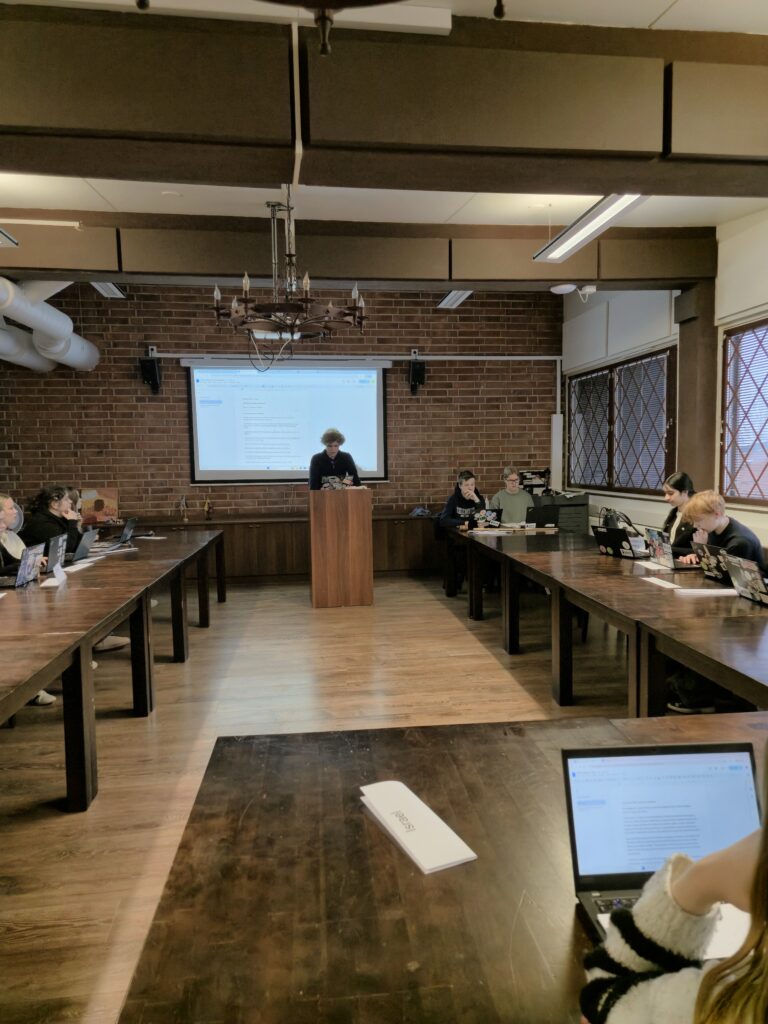 Mock trial - eli simuloitu väittelytilanne keräsi kiinnostuneita kuulijoita