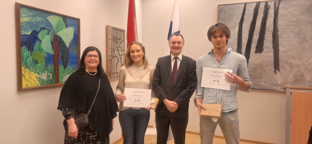 lukiomme opiskelijat Rosa Ropponen ja Sampo Mäkinen (23a) sijoittuivat palkintosijoille Suomi-Itävalta Yhdistys ry:n valtakunnallisessa kirjoituskilpailussa