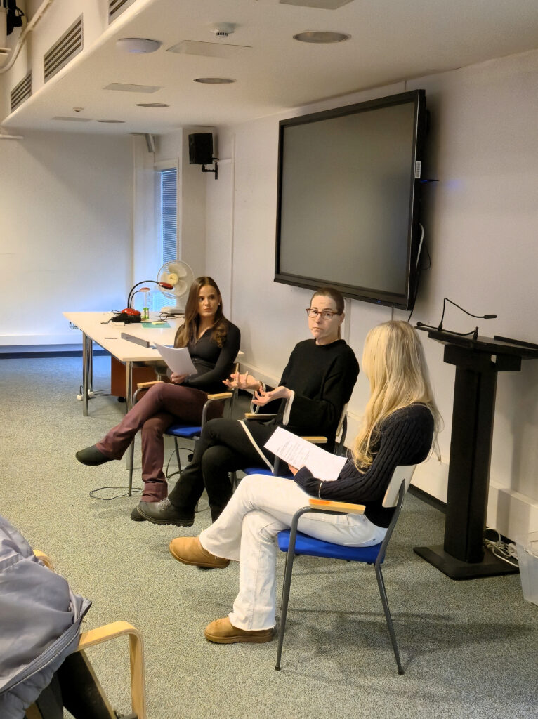 lukion yleislinjan Studia Generalia -luennolle toimittaja, tietokirjailija ja Yhdysvaltojen asiantuntija Anu Partanen saapui puhumaan mediakriittisyydestä tässä ajassa. 