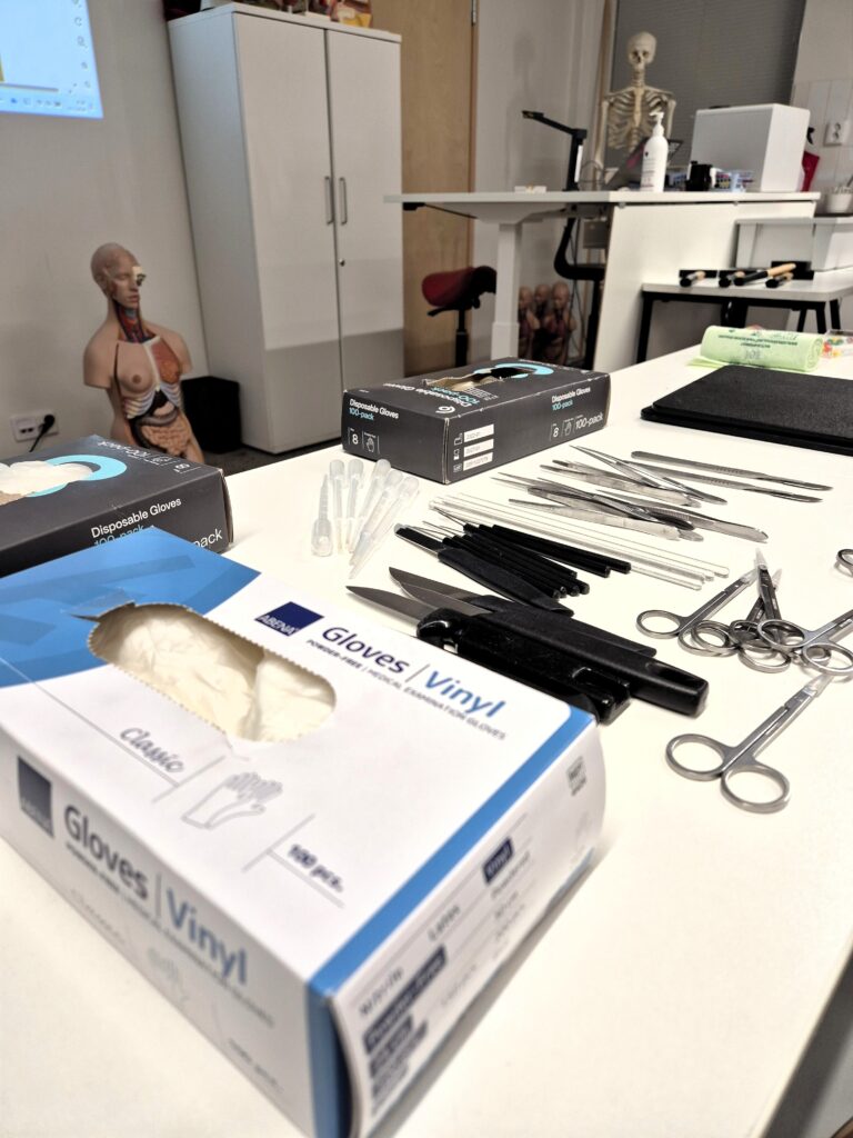 Preparointivälineitä.