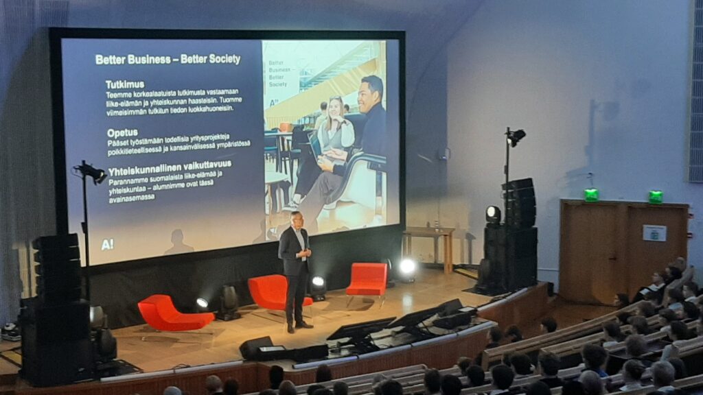 YT-linjan 25C ryhmä tutustumassa kauppatieteisiin ja Aalto-yliopistoon