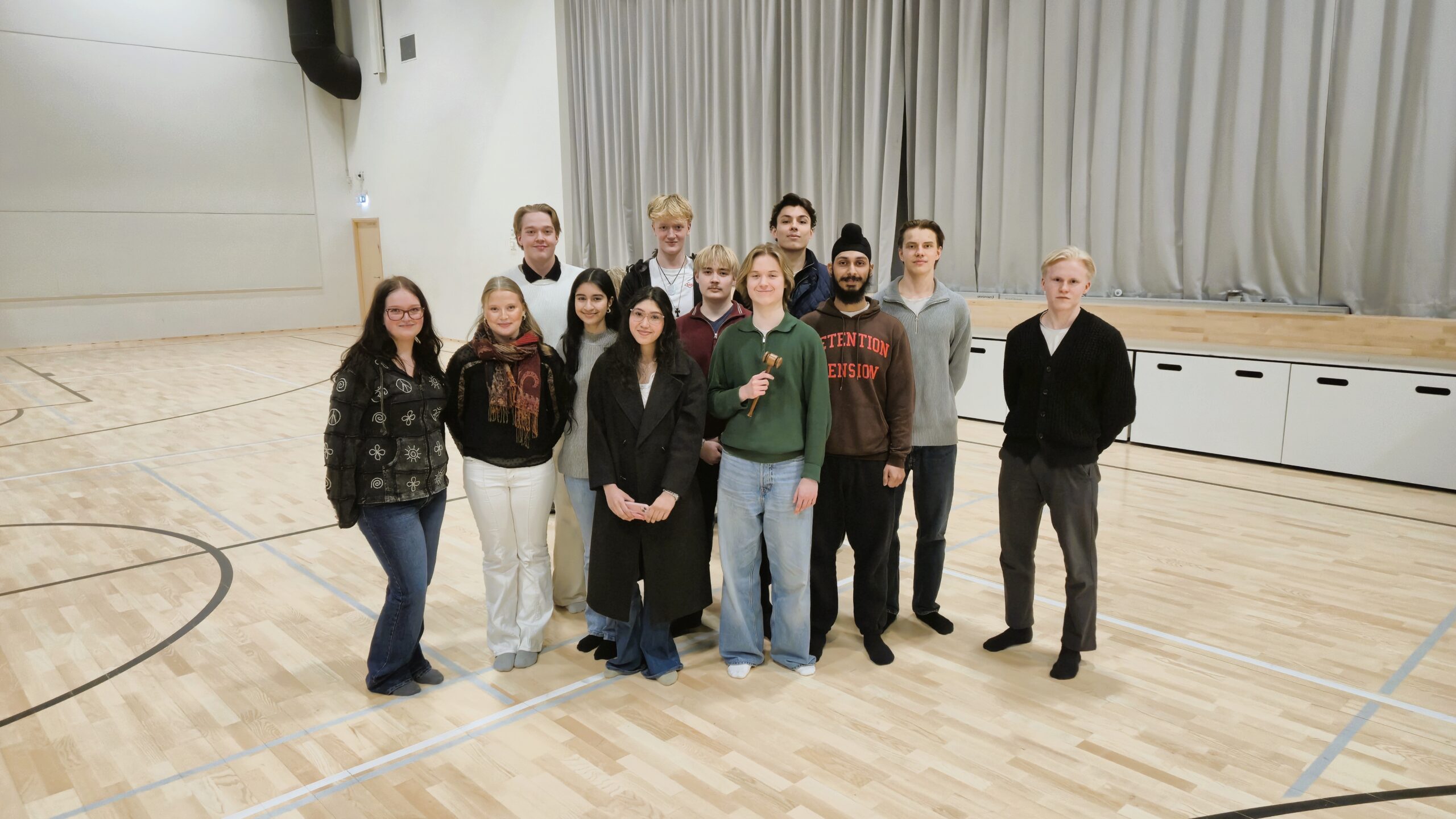 Vuoden 2026-2027 opiskelijakunnan hallituksen edustajat yhteiskuvassa.