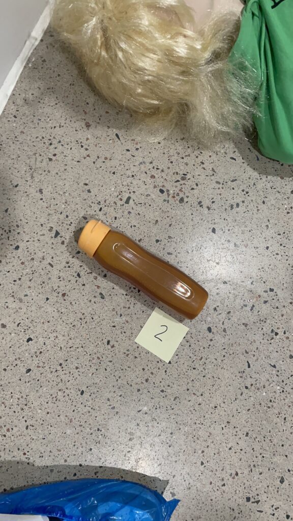 Usean viikon uurastus on tullut päätökseensä. Todistajien kuulemiset ja laboratorioanalyysit on tehty. Olemme tutkineet verijälkiä, myrkkyjäämiä, kuituja ja viruksia. Huipentumana vierailimme ke 11.3. Aalto-yliopistossa analysoimassa rikospaikan DNA-näytteitä. Nyt on rikostutkijoiden aika koota näyttö ja antaa lopullinen ratkaisunsa tapaukseen.