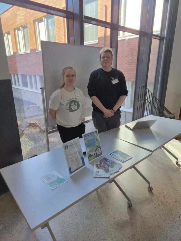 ️Luonto-Liitto (vas.) ja 
️Nuorten ympäristö- ja ilmastoryhmä (NUOLI) (oik.)