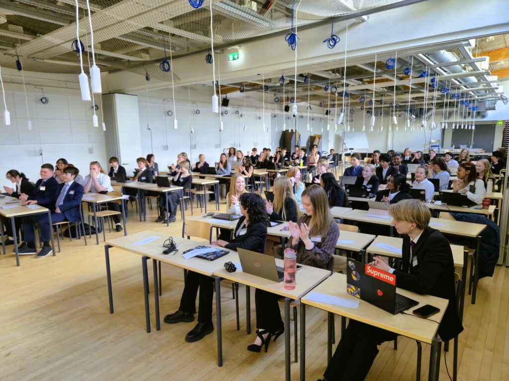 5th and 6th of May, HELIMUN ry hosted its 26th annual student-run conference in KSYK, providing students a unique platform for diplomacy and public speaking.
The session opened with an motivating keynote by President Tarja Halonen. Following two days of intense lobbying and debate the event concluded with final committee reports and closing speeches.