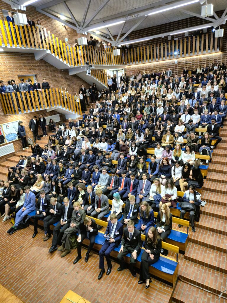 5th and 6th of May, HELIMUN ry hosted its 26th annual student-run conference in KSYK, providing students a unique platform for diplomacy and public speaking.
The session opened with an motivating keynote by President Tarja Halonen. Following two days of intense lobbying and debate the event concluded with final committee reports and closing speeches.